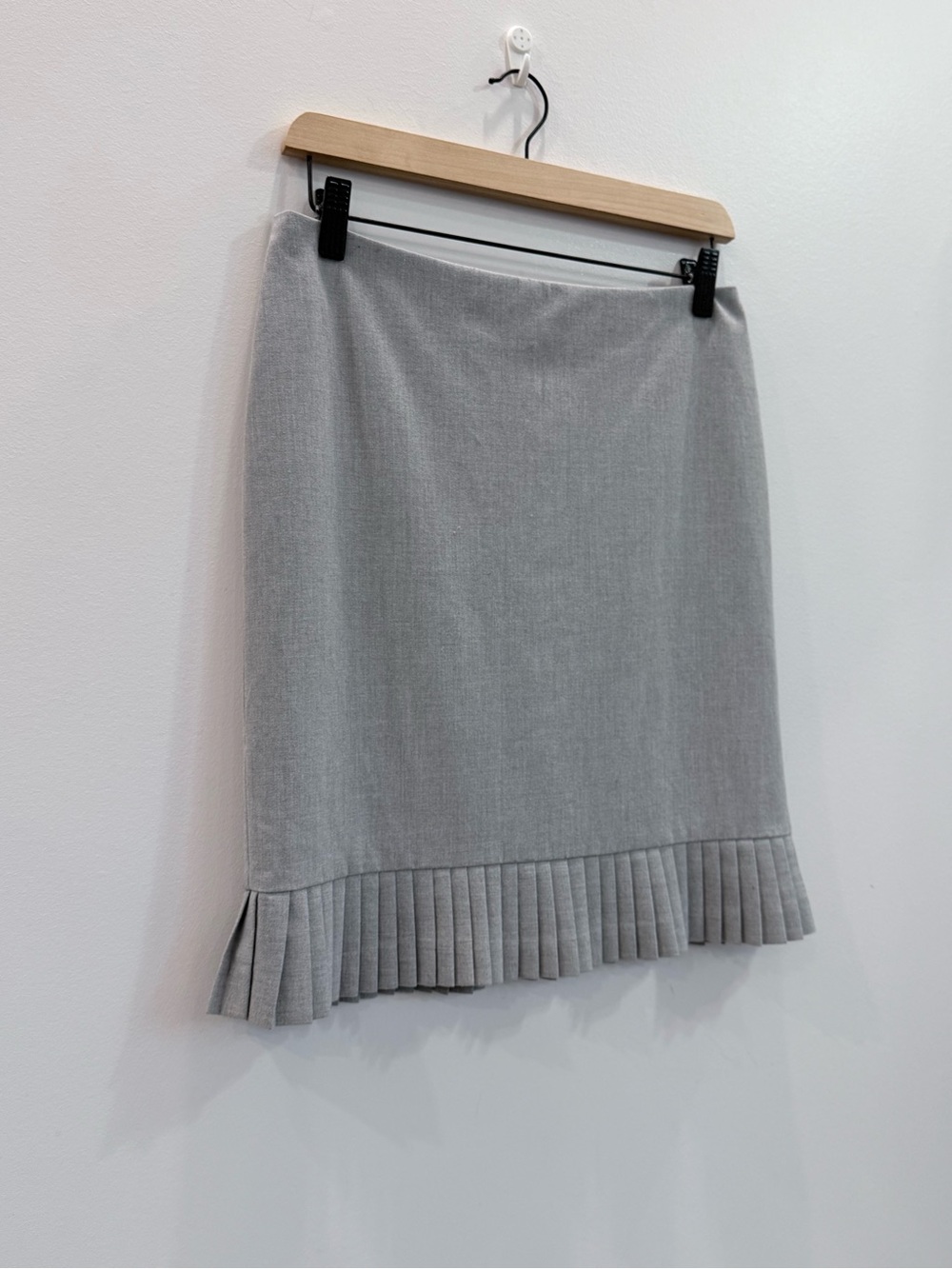 le chateau Light Gray Pencil Skirt with Pleated Hem